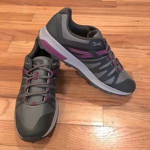 Merrell Quantum Grip Women’s Hiking Shoes ( Size 9) Color Green